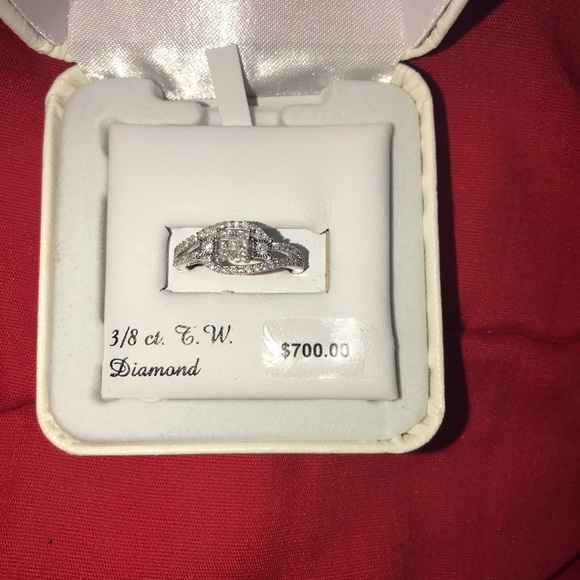 Sterling Silver Diamond Ring - Picture 2 of 3